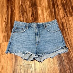 Abercrombie & Fitch The Mom Short High Rise